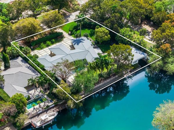 6120 Riviera Dr , Coral Gables, FL 33146