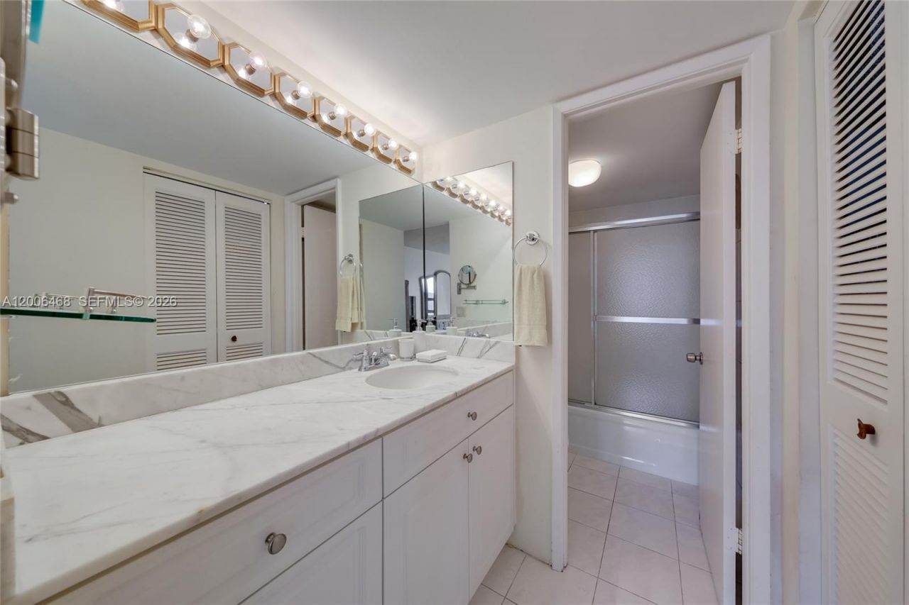 600 NE 36th St, Unit 421, Miami, FL 33137 Photo