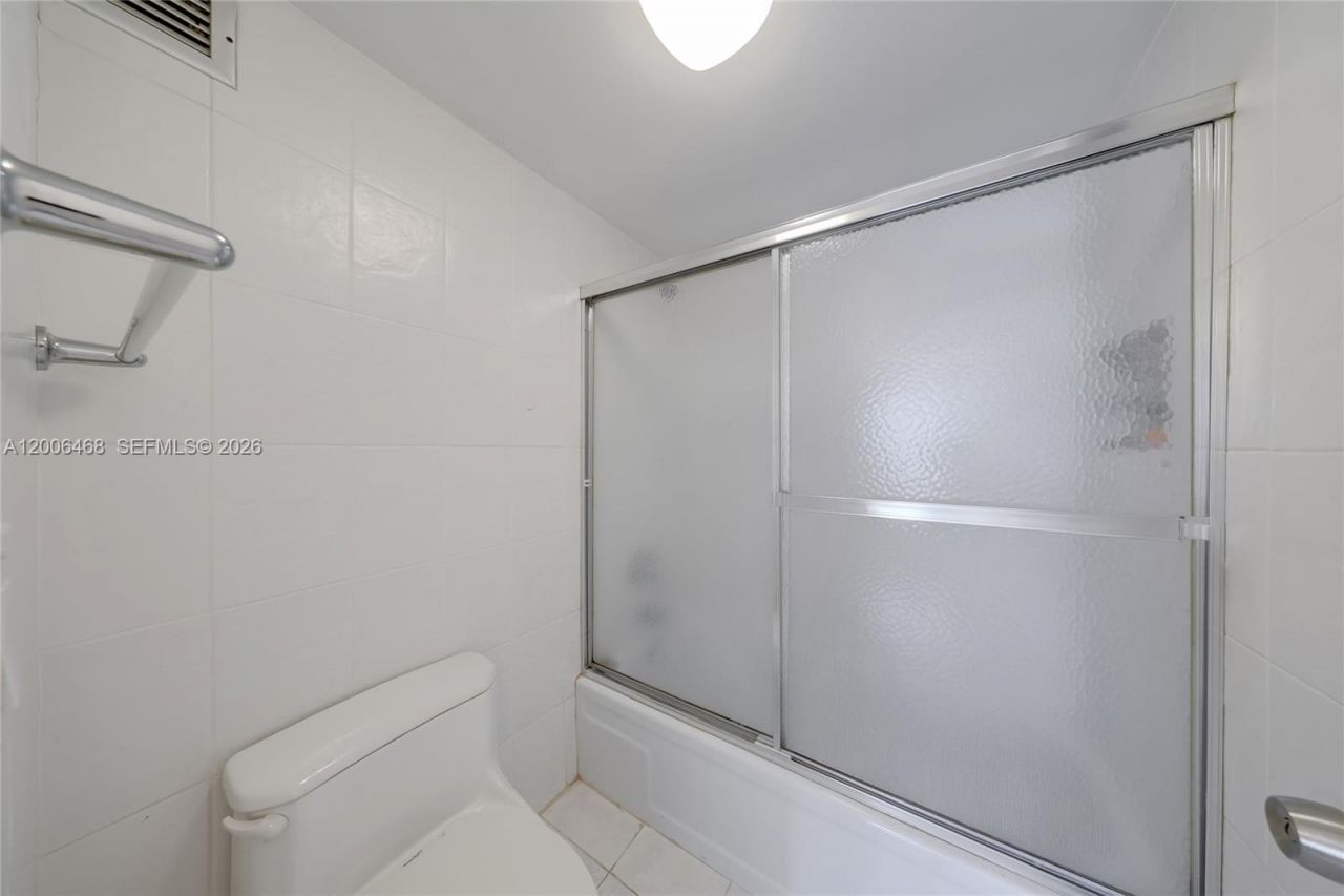 600 NE 36th St, Unit 421, Miami, FL 33137 Photo