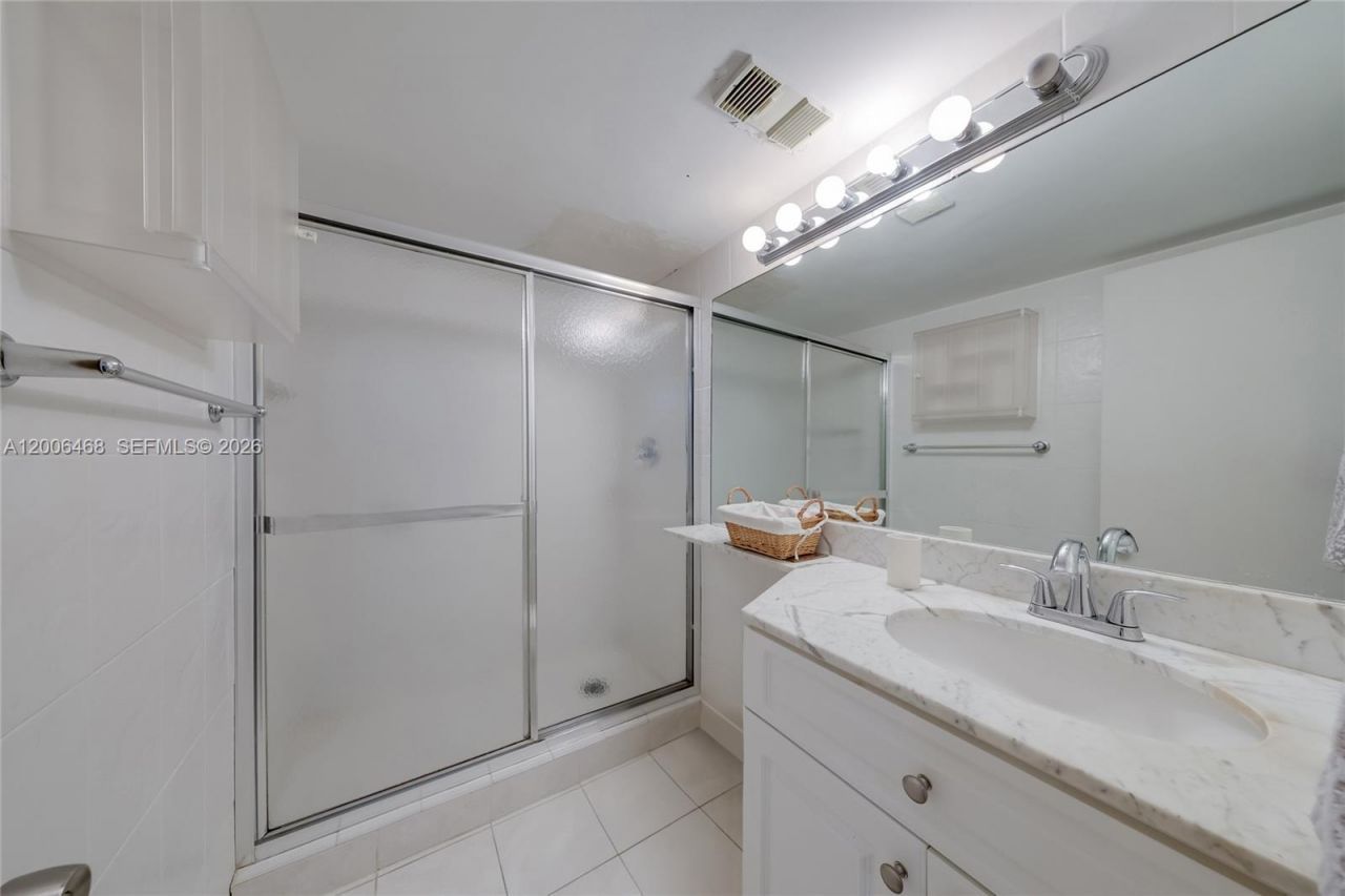 600 NE 36th St, Unit 421, Miami, FL 33137 Photo