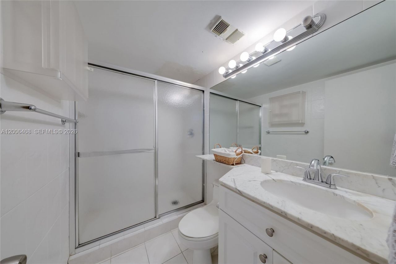 600 NE 36th St, Unit 421, Miami, FL 33137 Photo