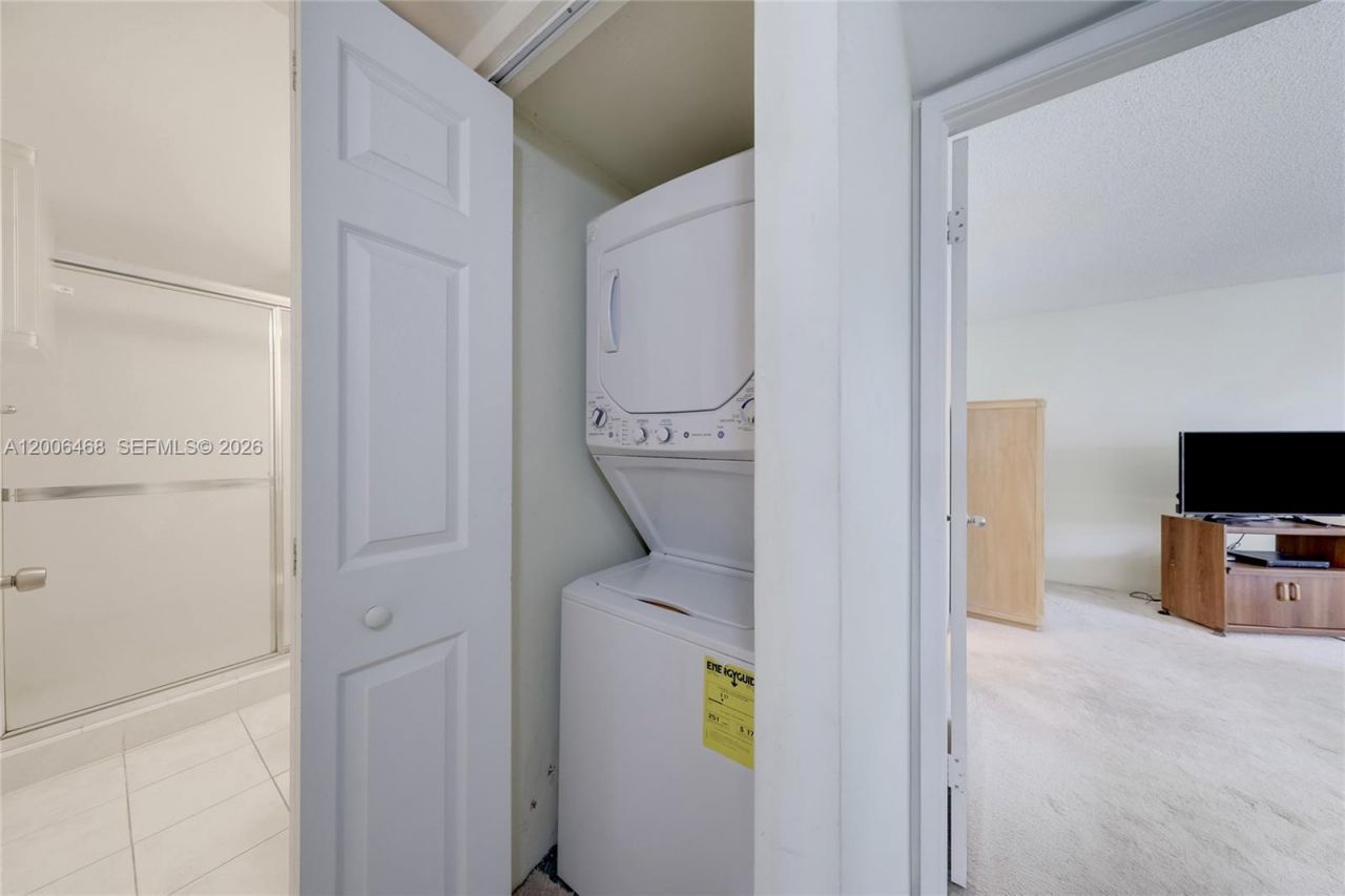 600 NE 36th St, Unit 421, Miami, FL 33137 Photo