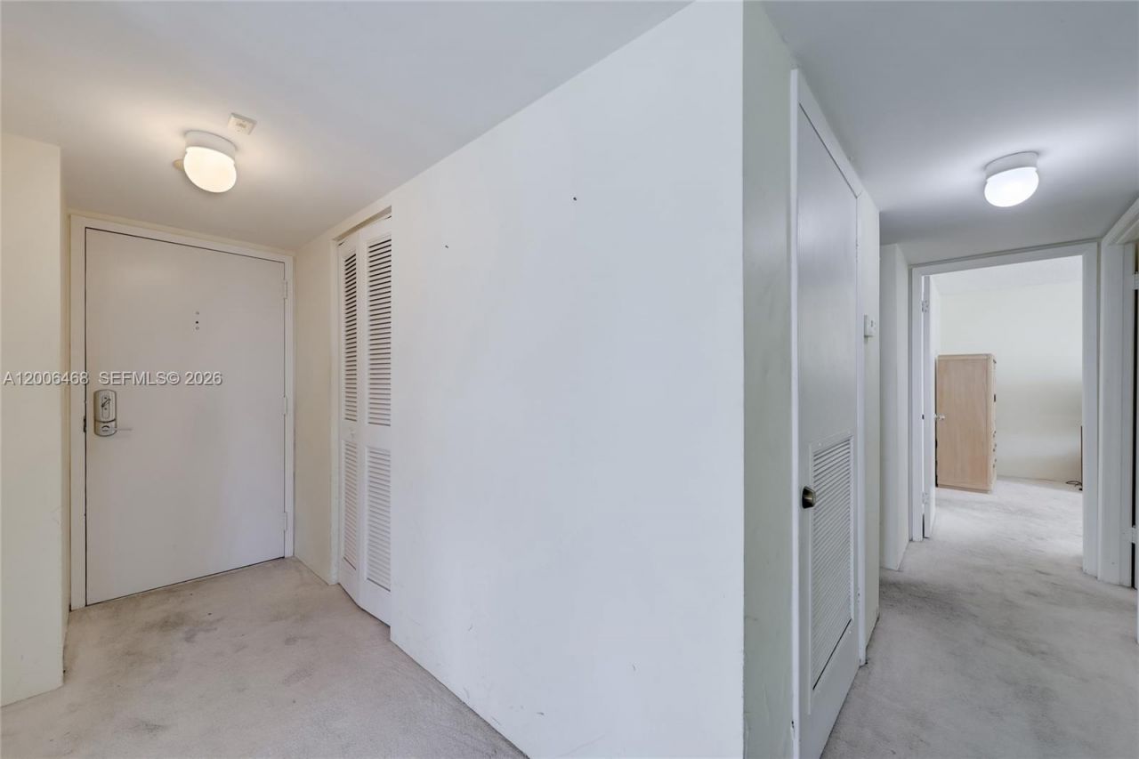 600 NE 36th St, Unit 421, Miami, FL 33137 Photo