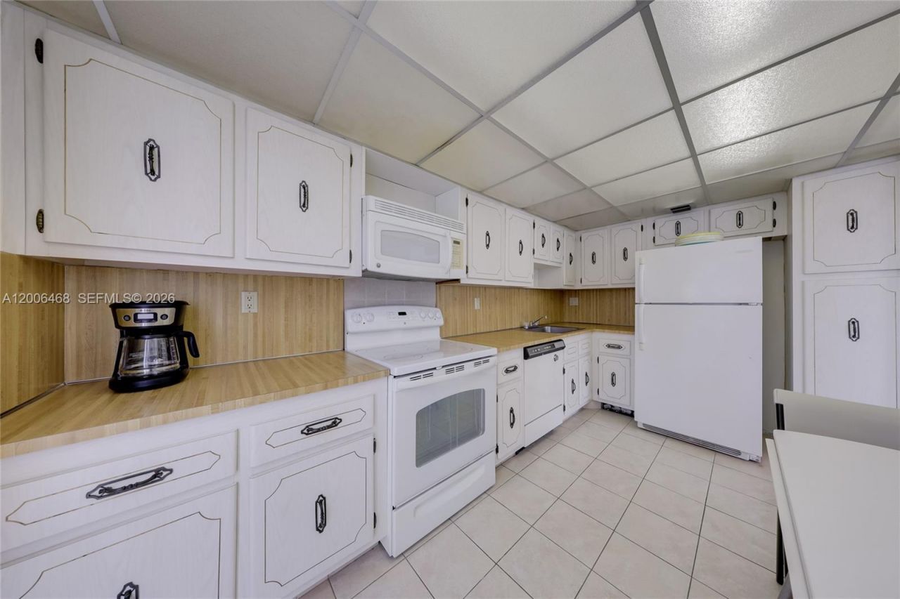 600 NE 36th St, Unit 421, Miami, FL 33137 Photo