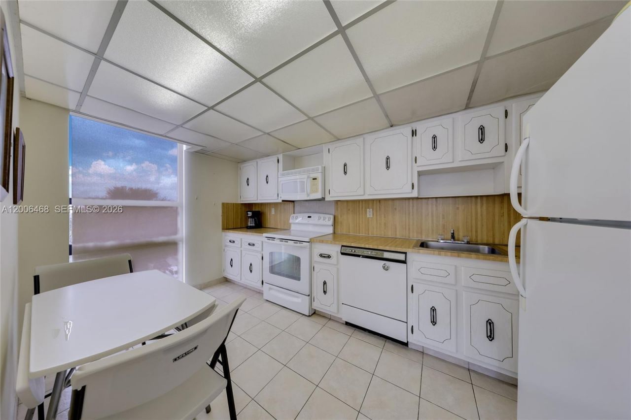 600 NE 36th St, Unit 421, Miami, FL 33137 Photo