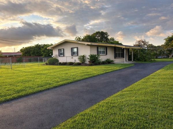 2724 Acapulco Dr, Miramar, FL 33023
