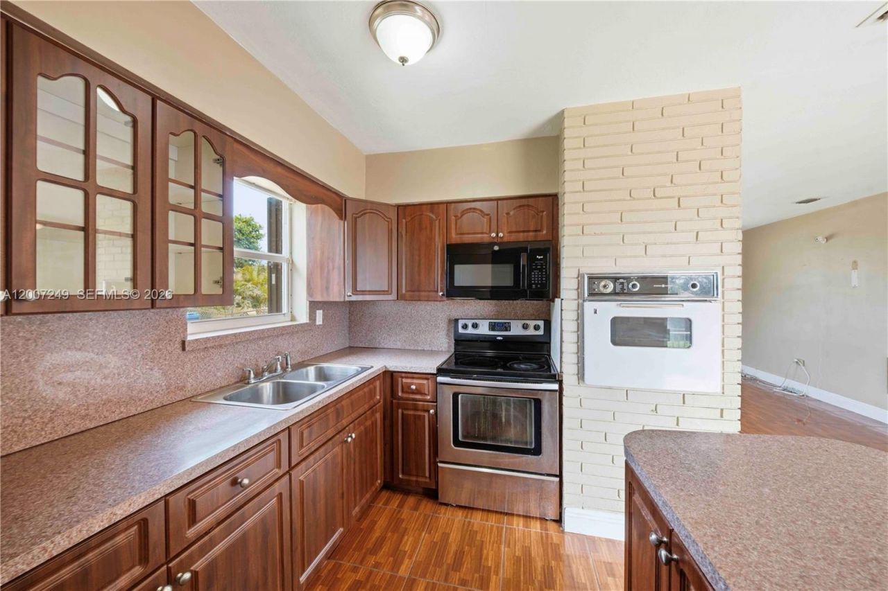 2724 Acapulco Dr, Miramar, FL 33023 Photo