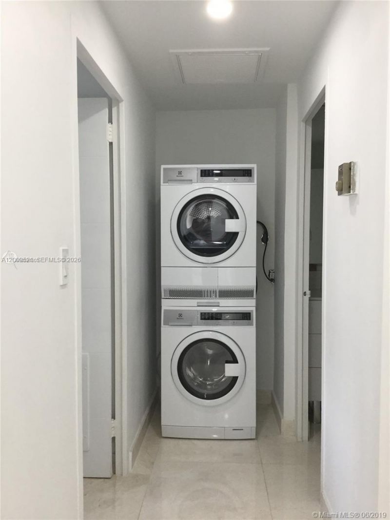 1408 Brickell Bay Dr, Unit 1002, Miami, FL 33131 Photo