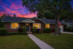 5112 Victoria Avenue photo 4