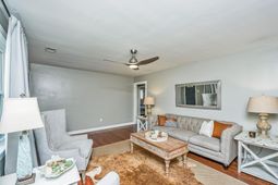 5112 Victoria Avenue photo 4