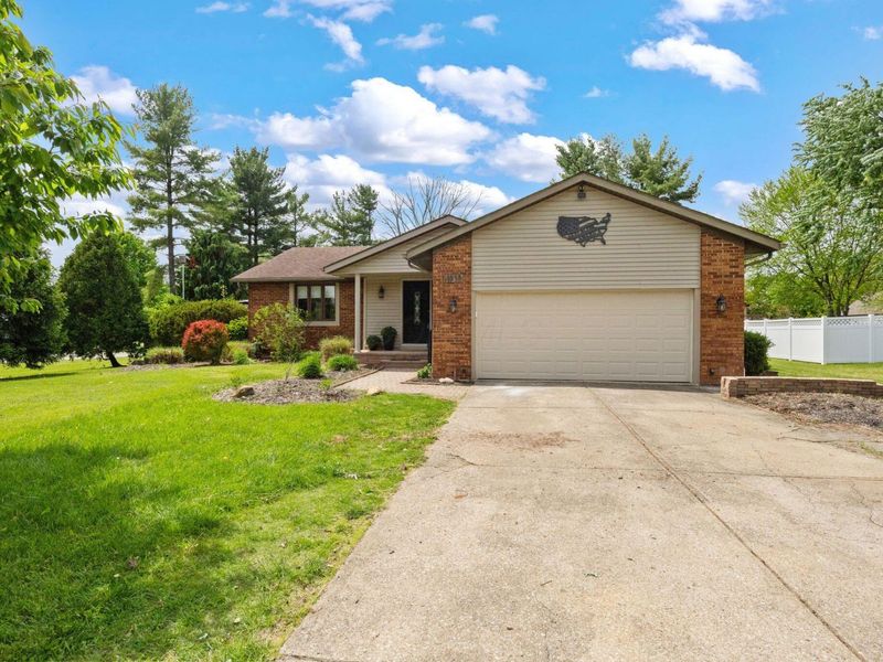 11655 E Eastmeadow Court, Pickerington, OH 43147 Photo 2