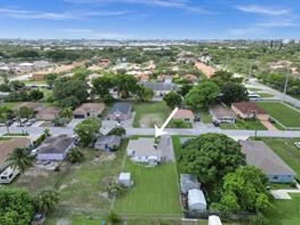 2055 NW 8th Street, Pompano Beach, FL 33069