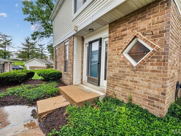 2047 Kentmore Lane, Chesterfield, MO 63017