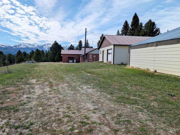 11100 Bens Rd, Cascade, ID 83611