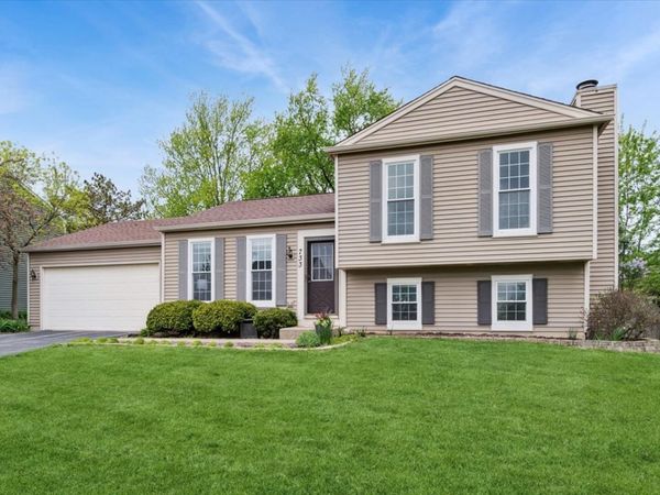 733 Cypress Lane , Carol Stream, IL 60188
