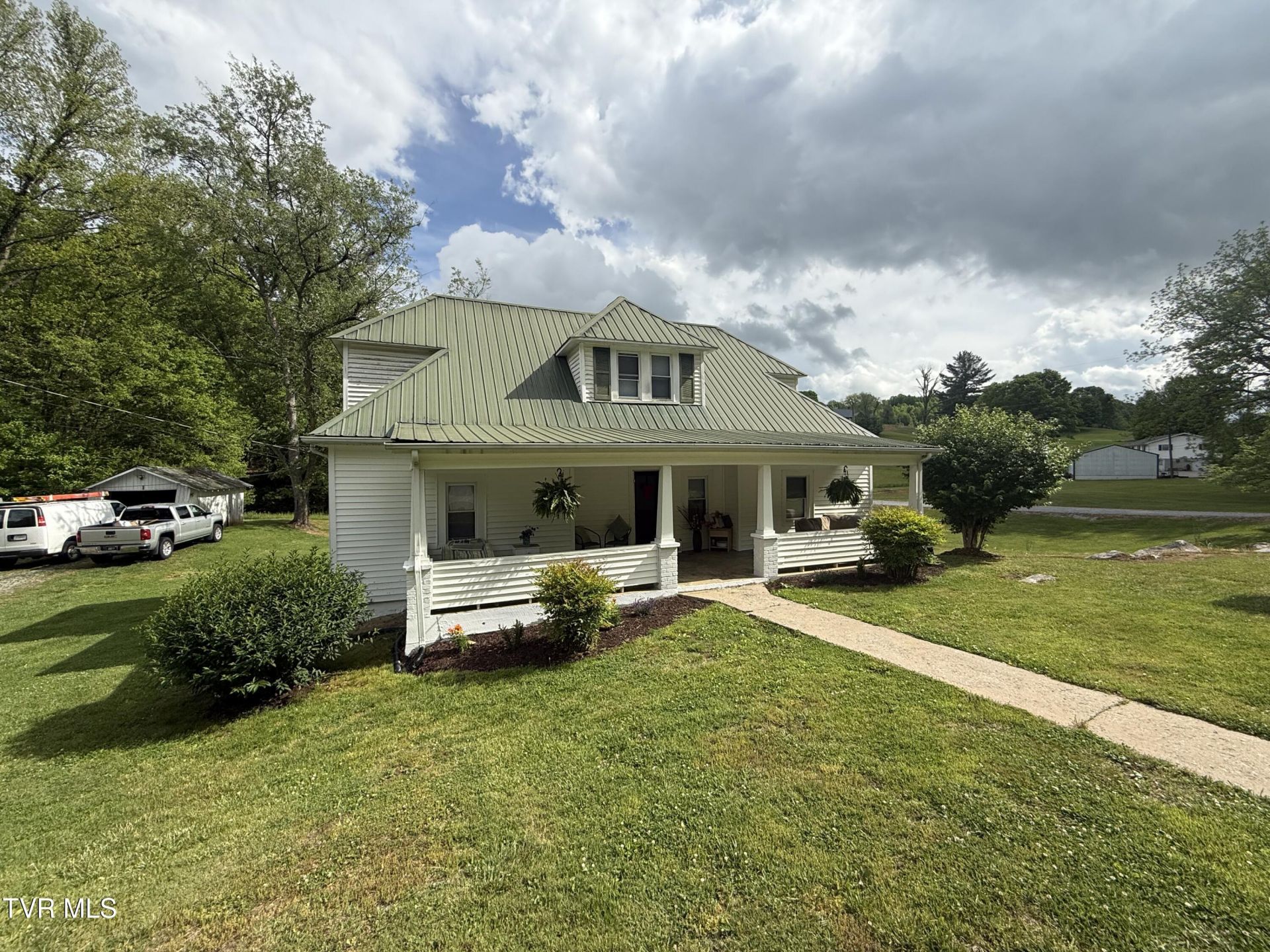 2023 Enterprise Road, Piney Flats, TN 37686 Main Photo