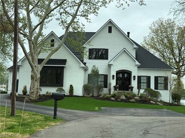 5695 Channel Drive NW, Canton, OH 44718