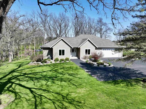 5609 COUNTY ROAD F, Janesville, WI 53545