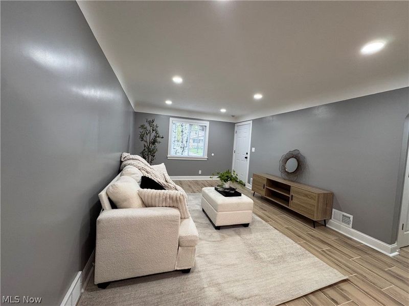 2811 Oak Park Avenue , Cleveland, OH 44109 Photo 3