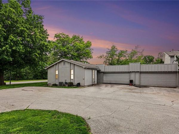 14025 Ballantrae Drive, Grandview, MO 64030