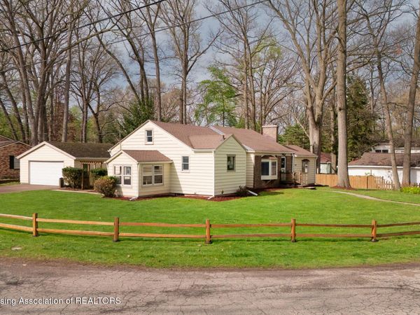 1807 Shady Oak Lane, Lansing, MI 48906