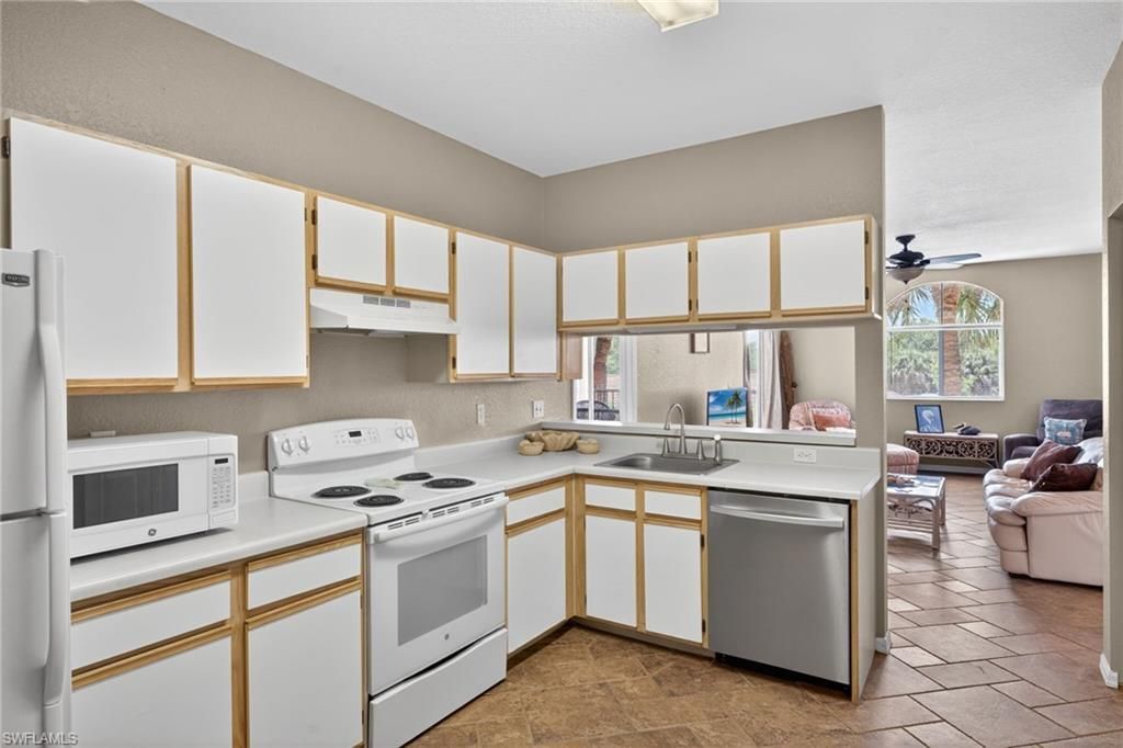 6361 Aragon Way, Unit 202, Fort Myers, FL 33966 Photo