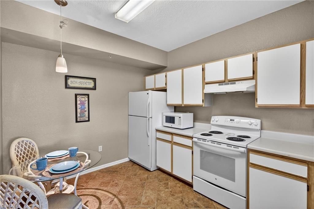 6361 Aragon Way, Unit 202, Fort Myers, FL 33966 Photo