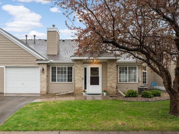 557 Mission Hills Drive, Chanhassen, MN 55317