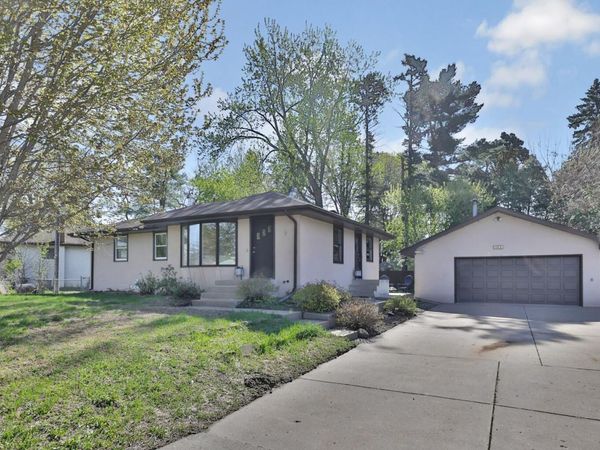 2189 Long Lake Road, New Brighton, MN 55112