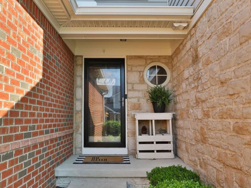 924 Chara Lane, Columbus, OH 43240 Photo 2