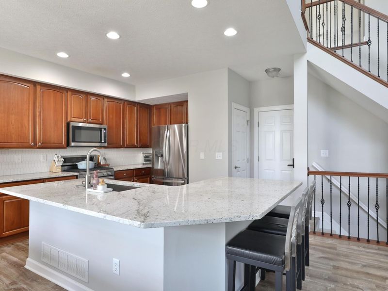924 Chara Lane, Columbus, OH 43240 Photo 8