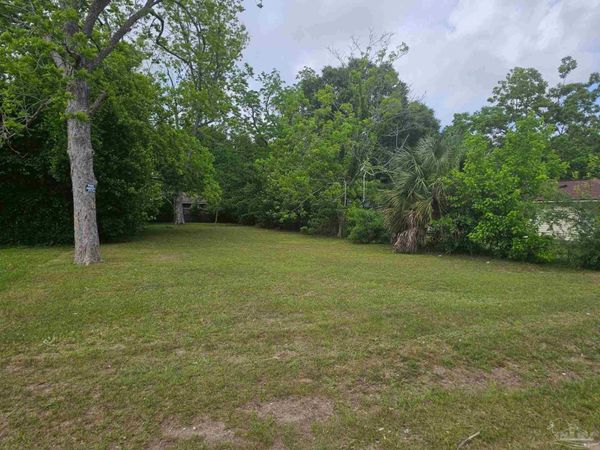 2414 W Yonge St, Pensacola, FL 32505