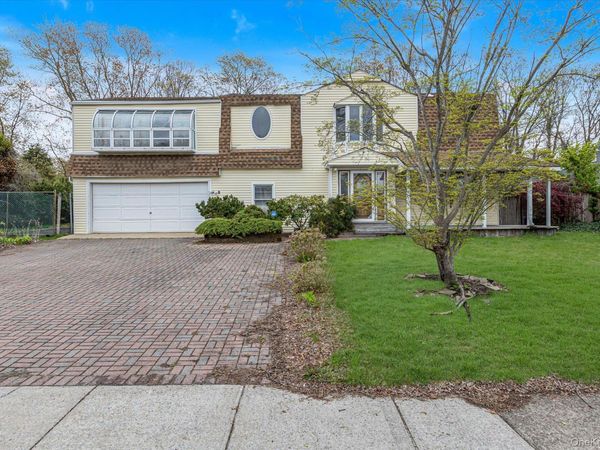 99 Wexford Drive, Oakdale, NY 11769