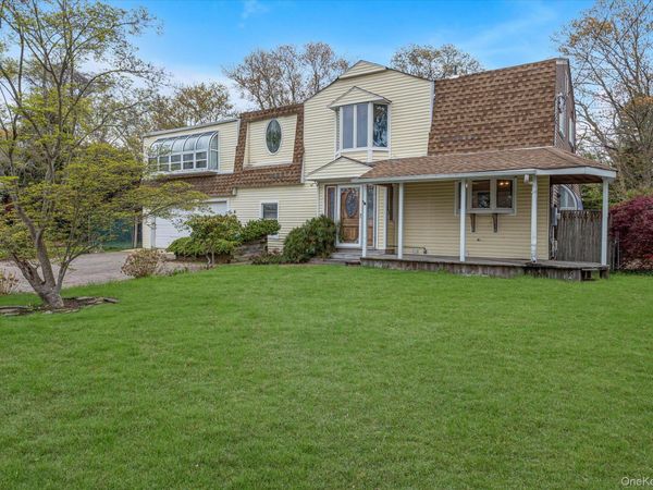 99 Wexford Drive, Oakdale, NY 11769