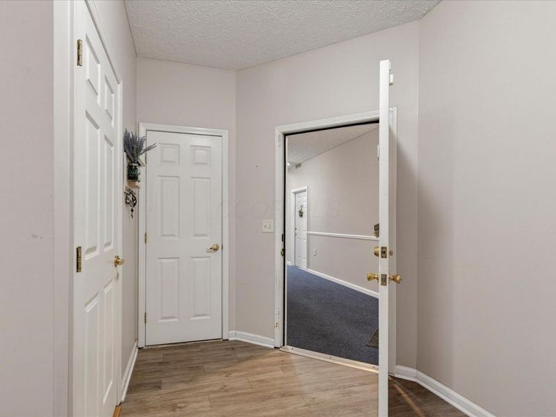 6155 Pelican Pointe, Unit 104, Columbus, OH 43231 Photo 3