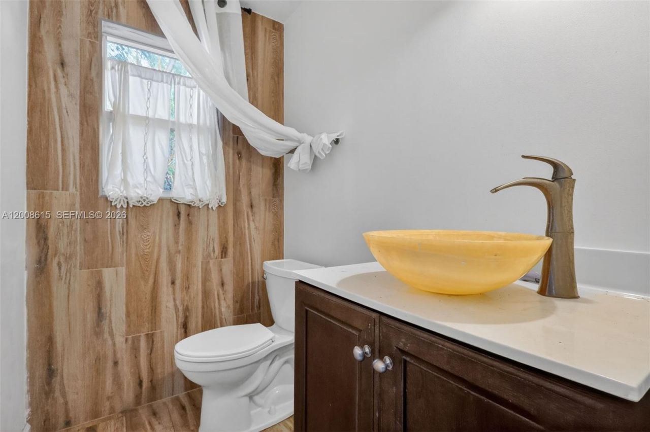 900 Tyler St, Hollywood, FL 33019 Photo