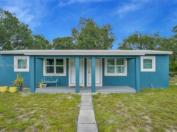 2113 NW 93rd St , Miami, FL 33147
