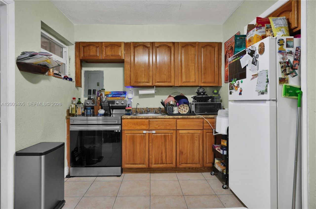 2113 NW 93rd St , Miami, FL 33147 Photo