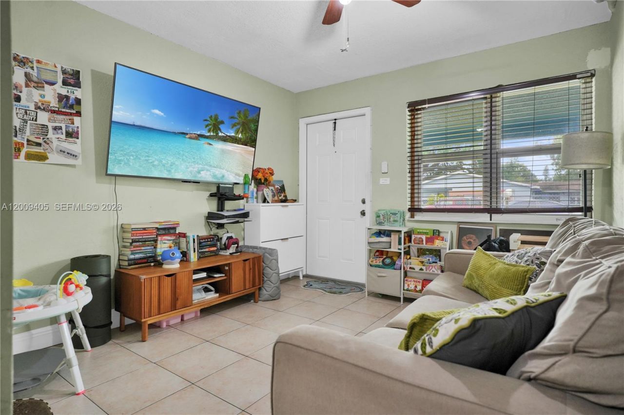2113 NW 93rd St , Miami, FL 33147 Photo