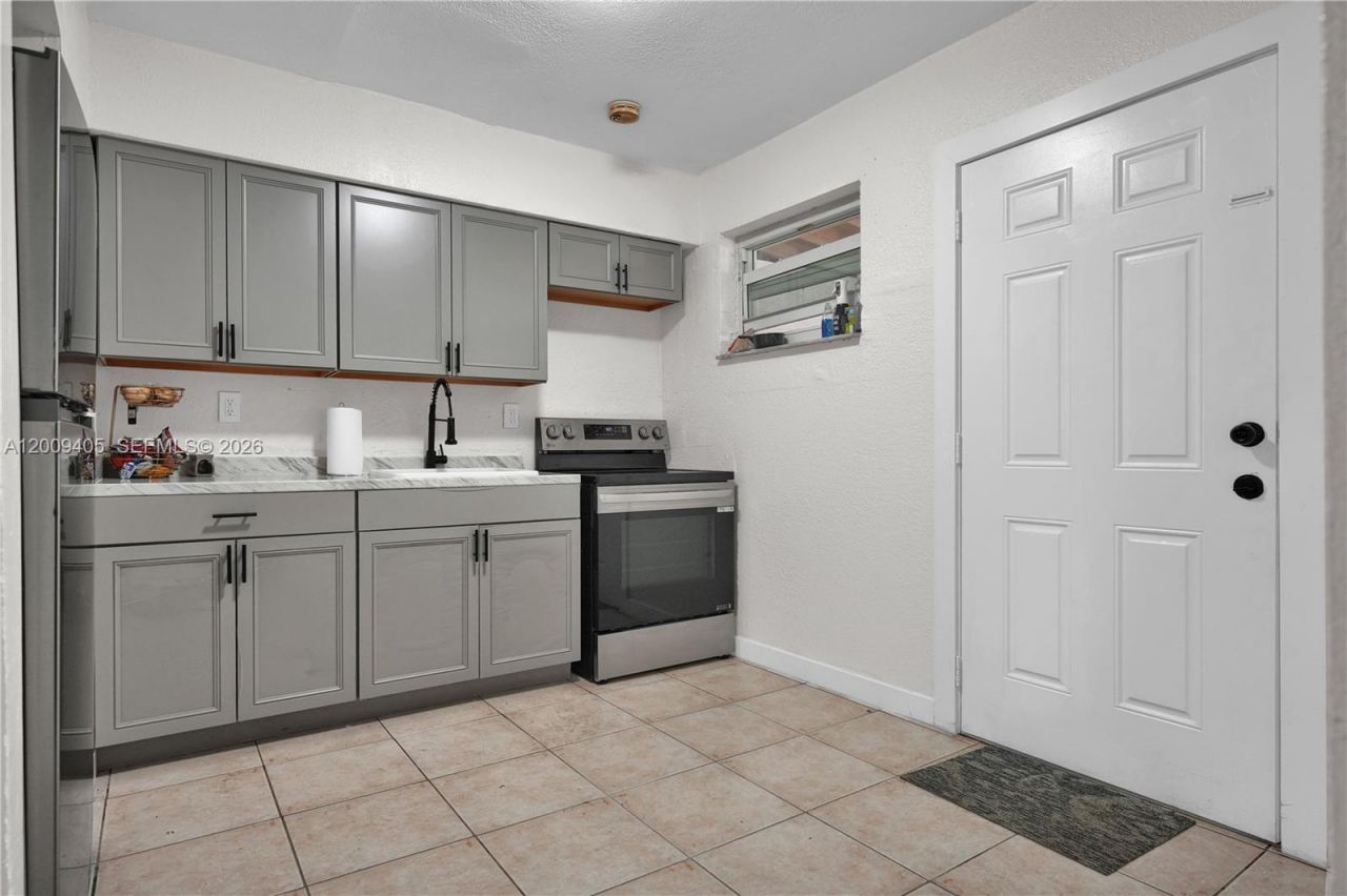 2113 NW 93rd St , Miami, FL 33147 Photo