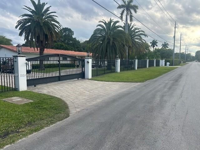 9540 SW 68th St , Miami, FL 33173 Photo