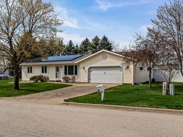 805 Harvest Pl E, Holmen, WI 54636