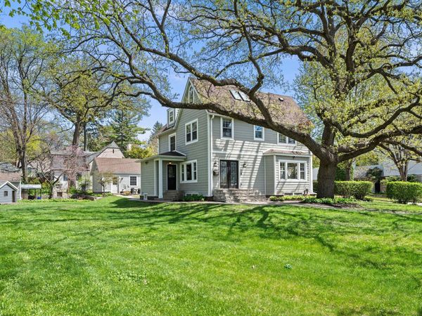 1633 E River Parkway, Minneapolis, MN 55414