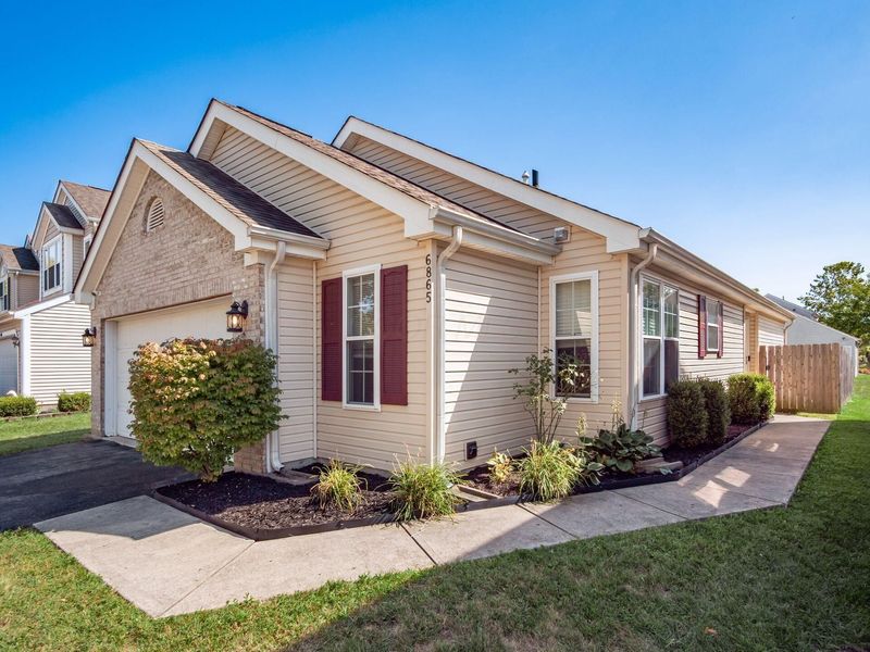 6865 Manor Crest Lane, Canal Winchester, OH 43110 Photo 2