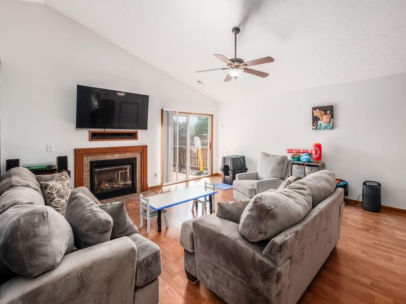 6865 Manor Crest Lane, Canal Winchester, OH 43110 Photo 4