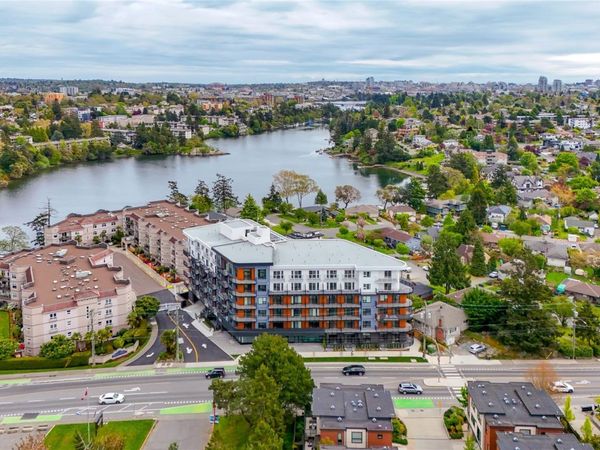 1075 Tillicum Rd, Unit #208, Esquimalt, BC V9A 0L5