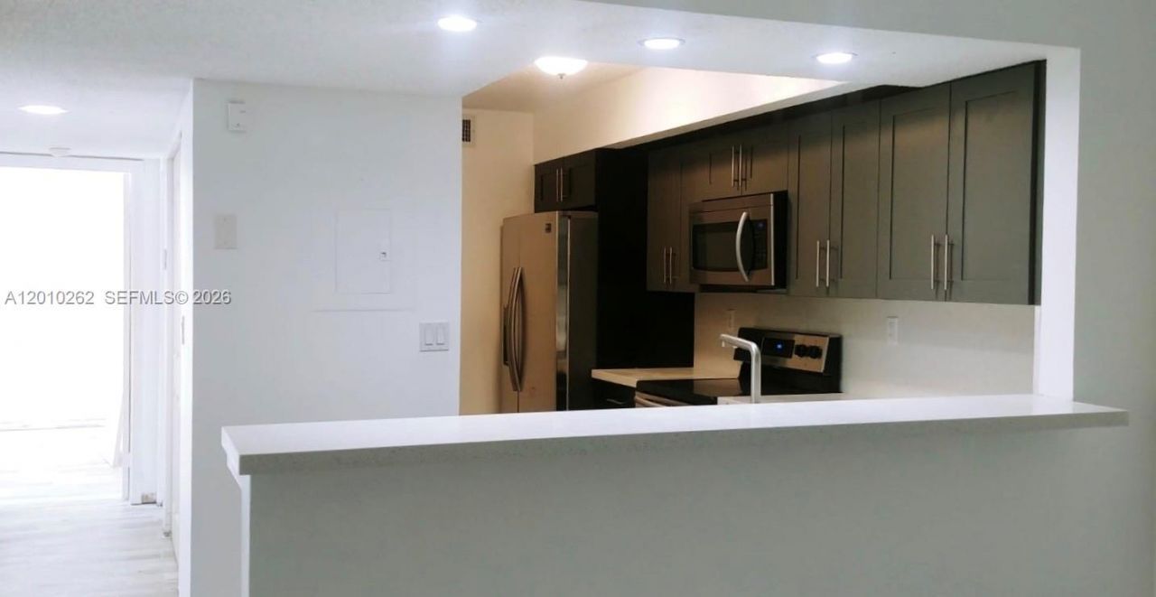 8590 SW 212th St, Unit 303, Cutler Bay, FL 33189 Photo
