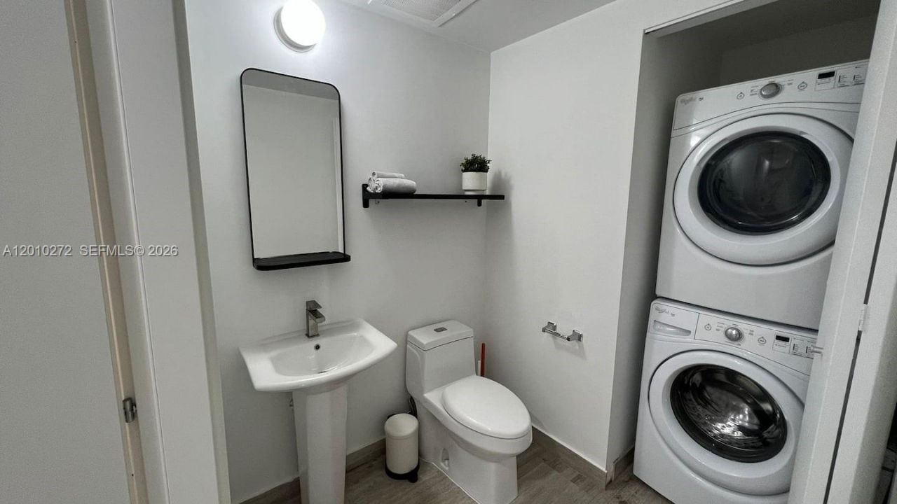 1300 Brickell Bay Dr, Unit 3400, Miami, FL 33131 Photo