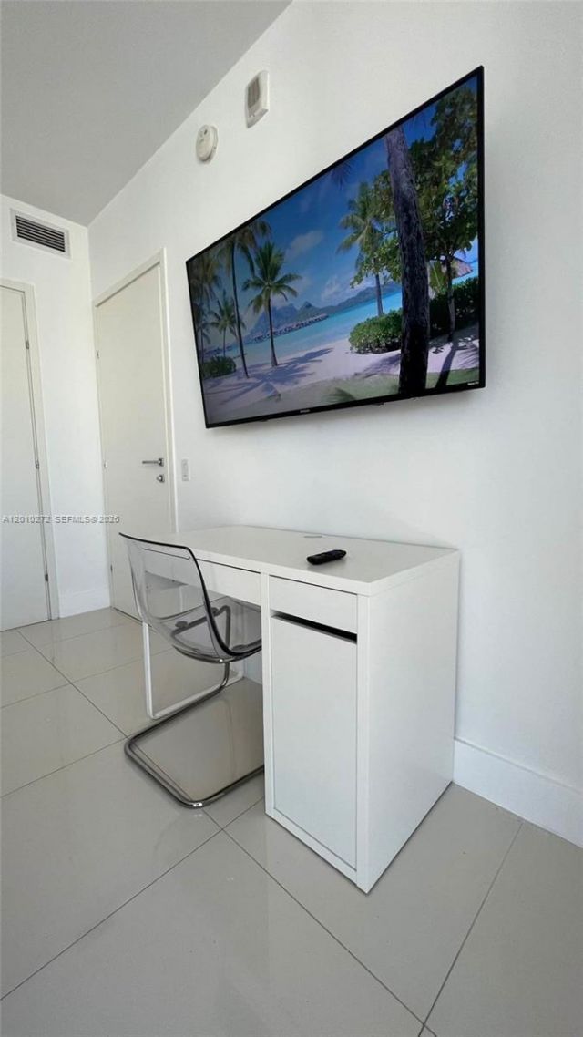 1300 Brickell Bay Dr, Unit 3400, Miami, FL 33131 Photo
