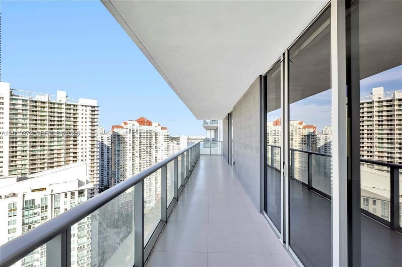 1300 Brickell Bay Dr, Unit 3400, Miami, FL 33131 Photo